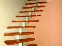 Schody segmentowe metalowo - drewniane